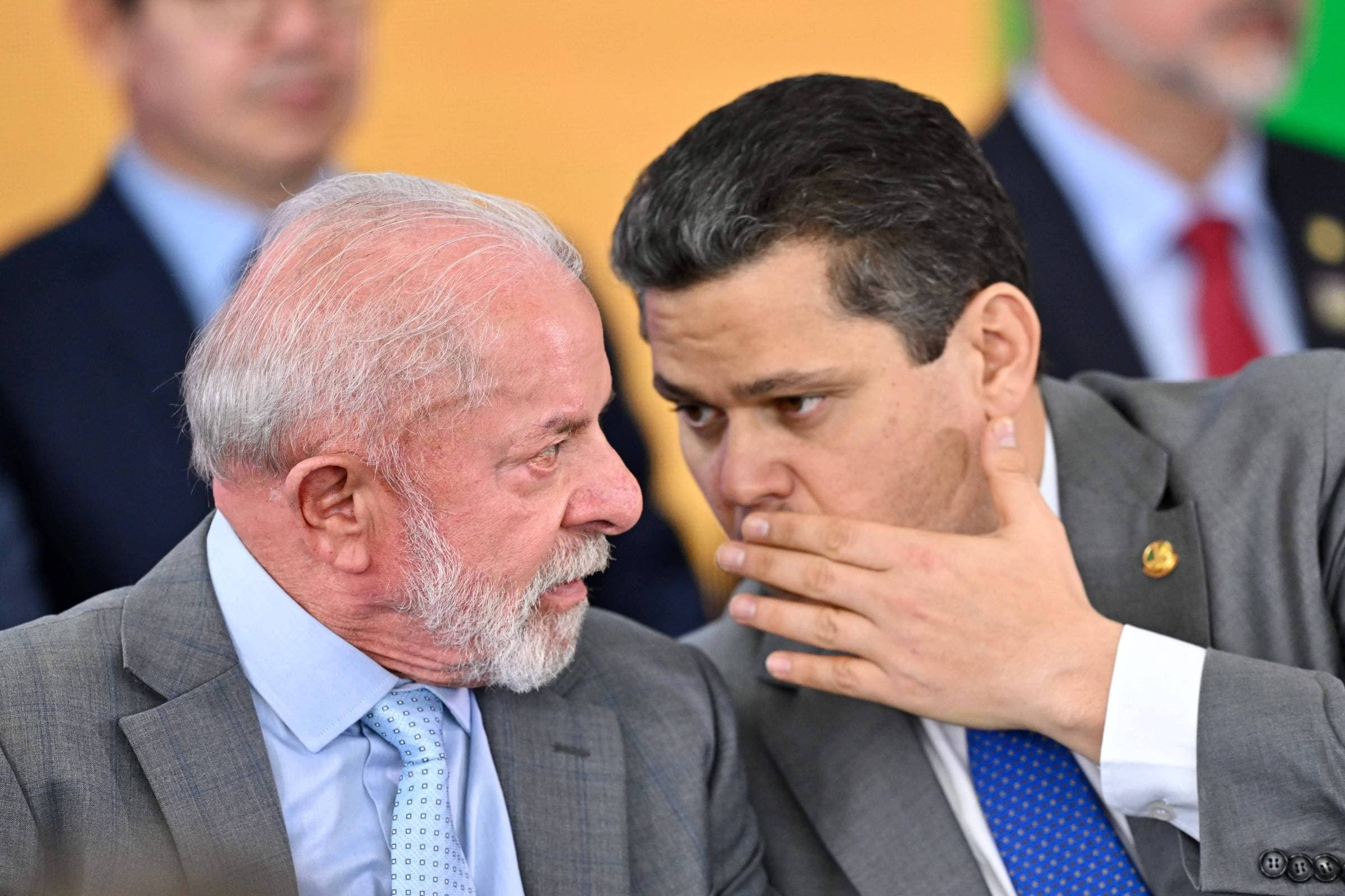 Lula manda reatar relação, e governo procura Alcolumbre após derrota de Messias