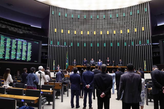 Isenção para igrejas pode ter impacto de até R$ 50 bi e vai onerar até fiéis