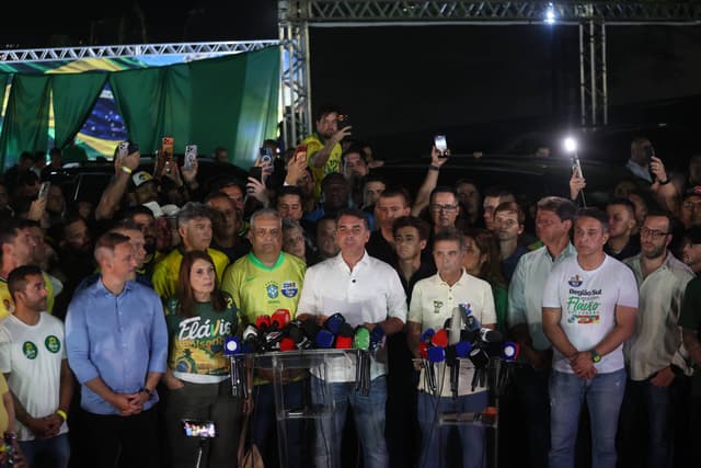 PL reconhece derrota para Lula, e Flávio Bolsonaro diz que vai liderar oposição