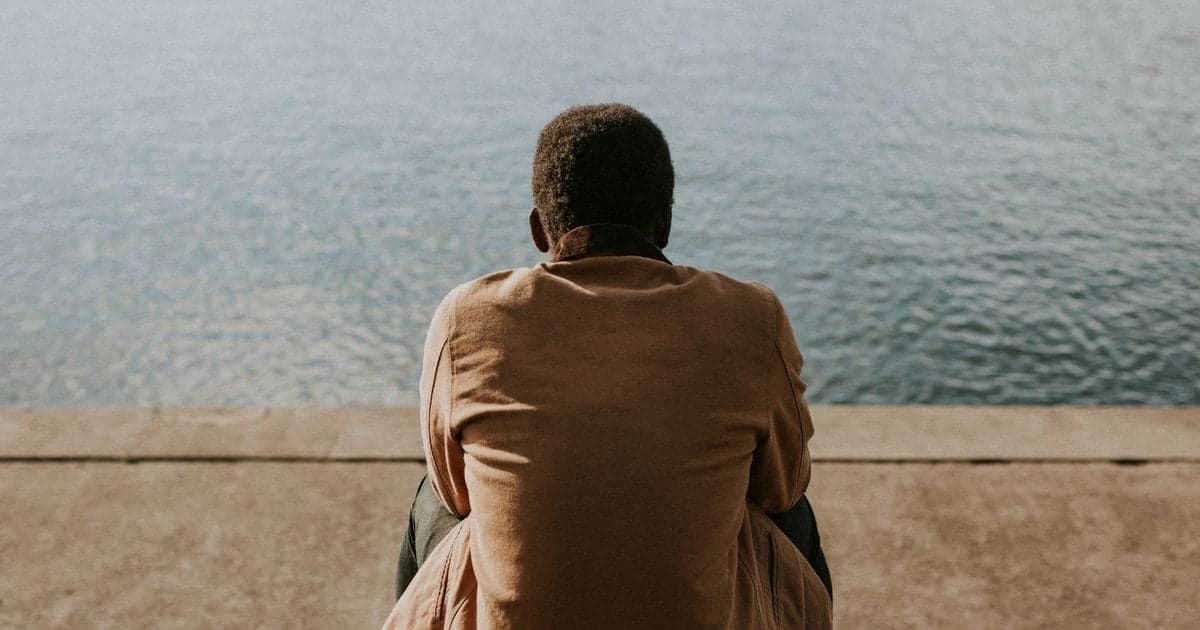Falar sozinho: saiba o que a psicologia diz