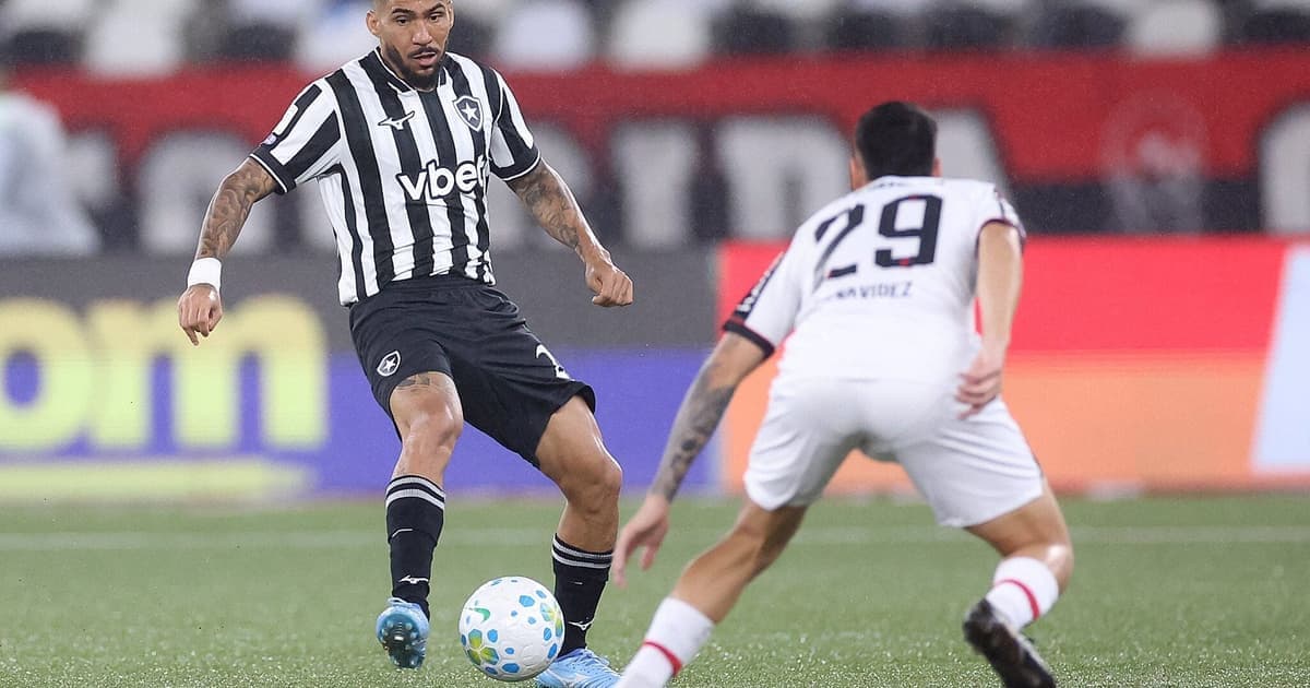 Botafogo reage no fim, mas Athletico vence em jogo de cinco gols