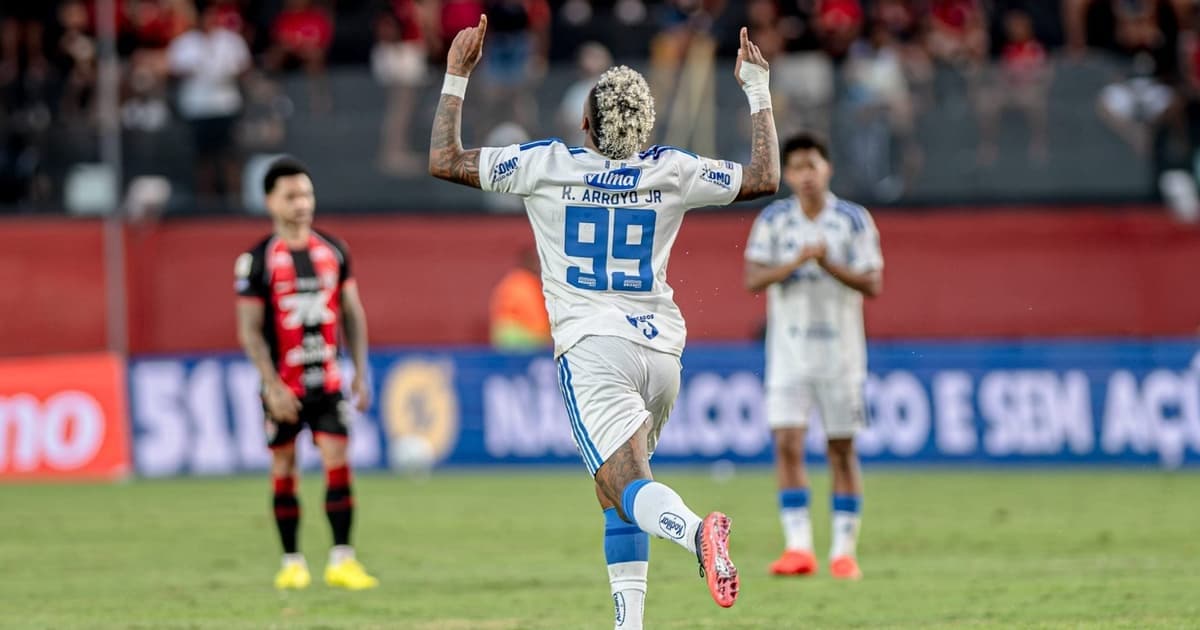 Arroyo comanda virada, e Cruzeiro bate o Vitória no Barradão