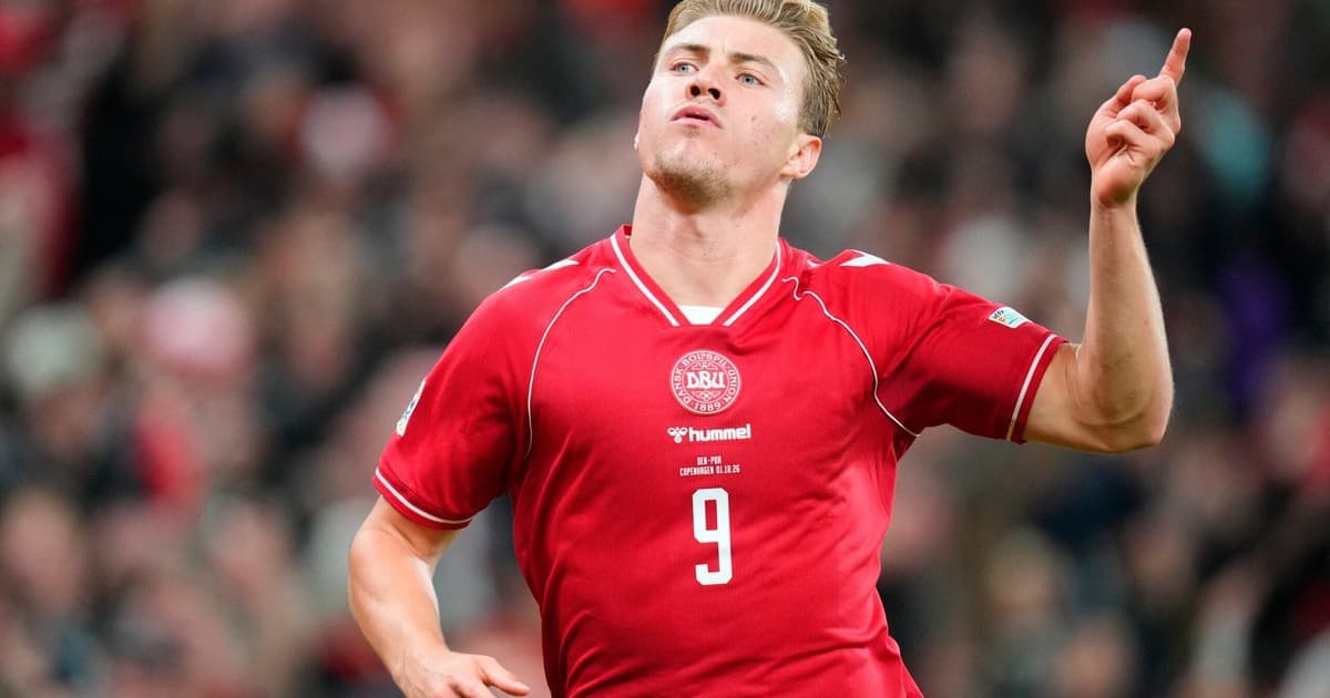 Deboche ou homenagem? Rival imita CR7 em derrota para Portugal
