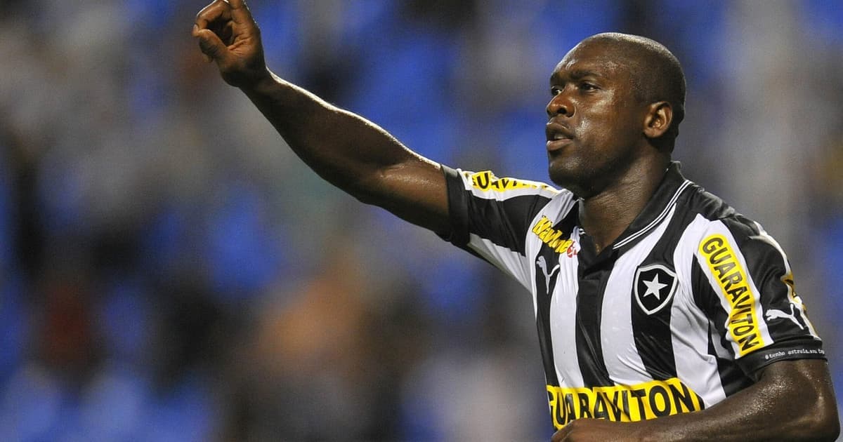 Agora no Corinthians, Seedorf já quis mudar hino do Botafogo