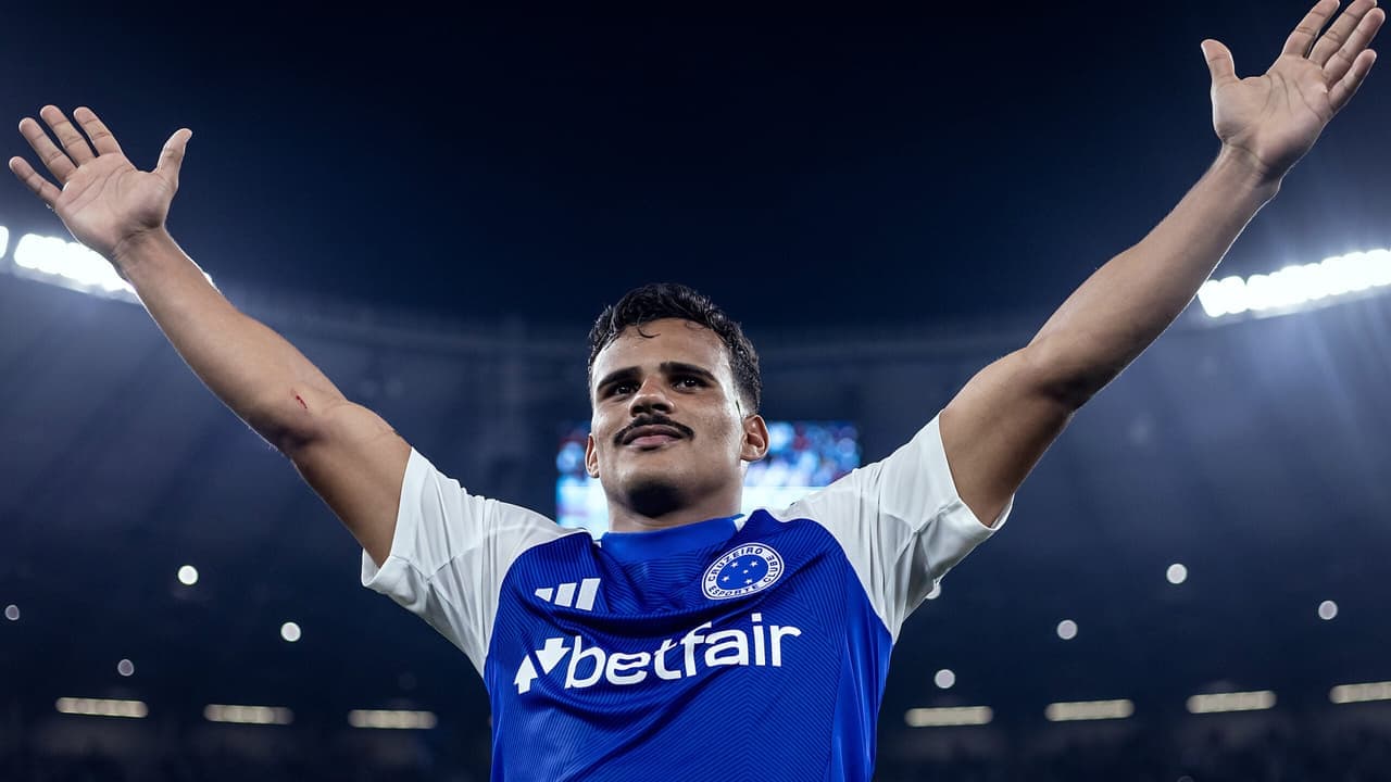 Lesão tira Alex Sandro