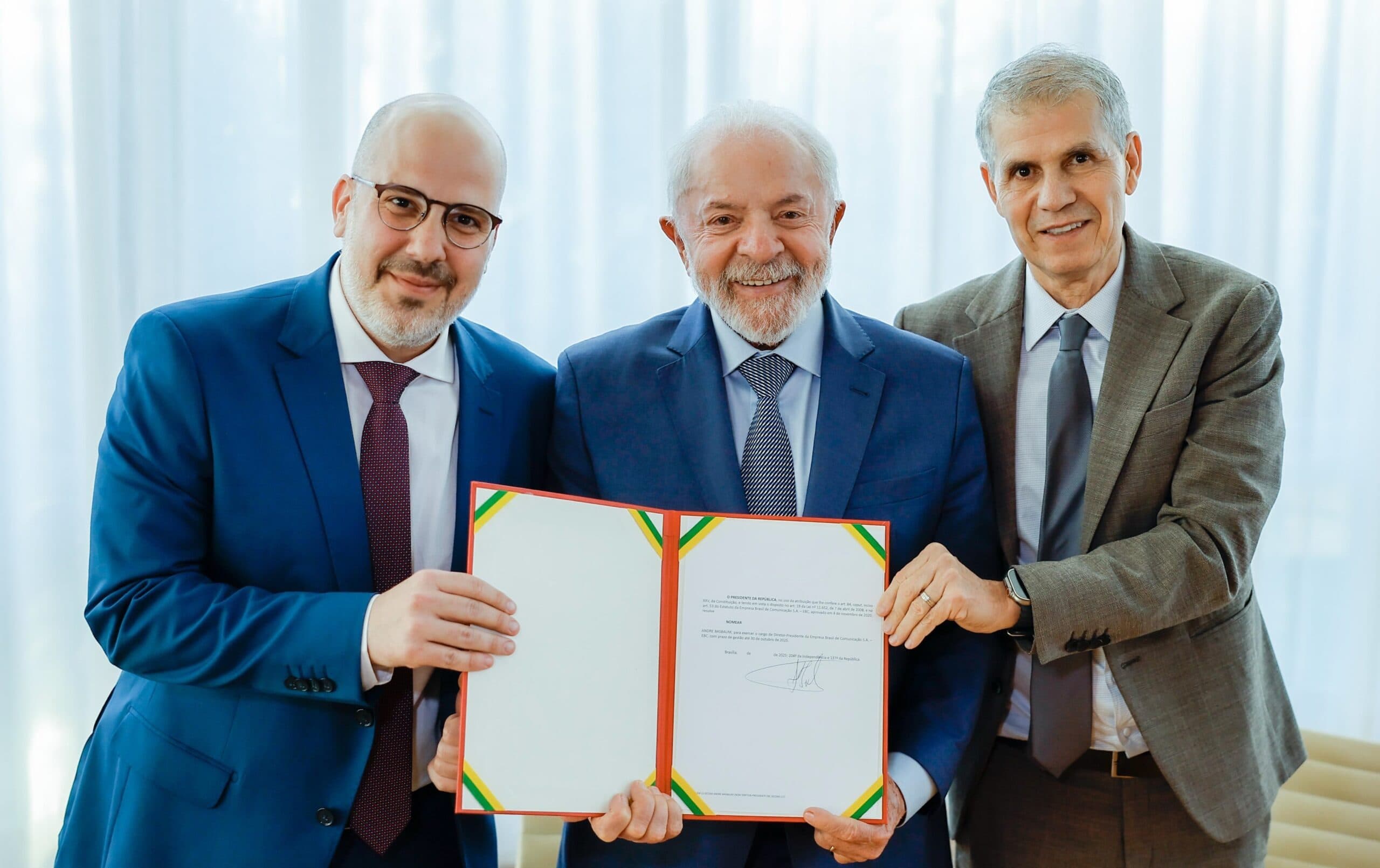 Grande nome da TV abandona Lula e vai para a Record de olho nas eleições