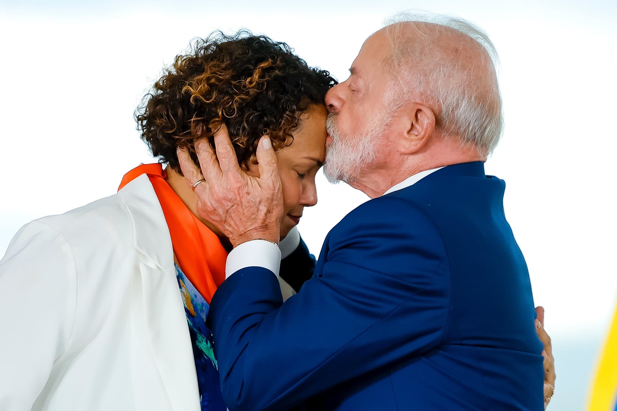 Lula recebe orientação de Janja em discurso sobre violência de gênero